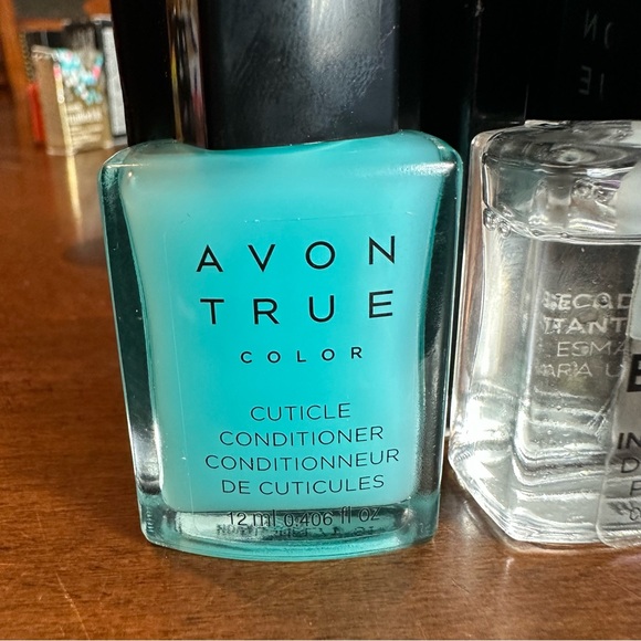 Avon Nail Care Set - Picture 2 of 4
